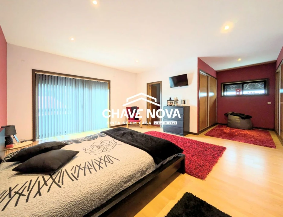 Moradia T4 para Venda em Palhaça Foto 12