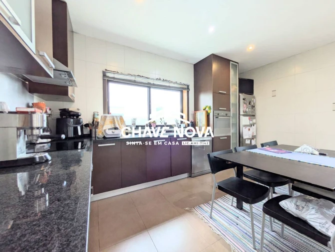 Moradia T4 para Venda em Palhaça Foto 6