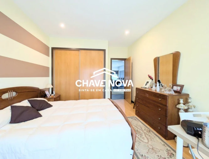 Moradia T4 para Venda em Palhaça Foto 8