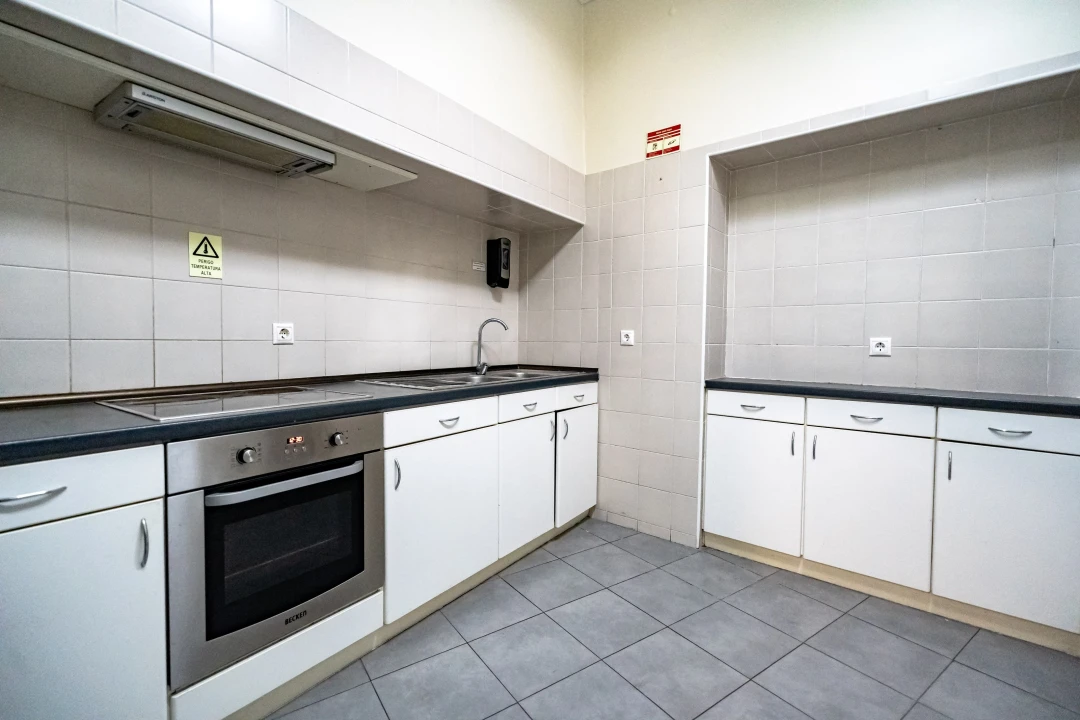 Moradia T9 para Venda em Sé Nova, Santa Cruz, Almedina e São Bartolomeu Foto 4