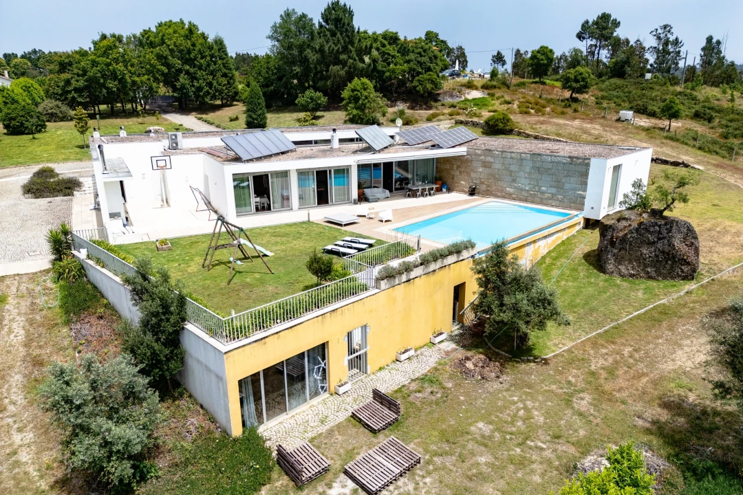 Moradia T4 para Venda em Santa Comba Dão e Couto do Mosteiro Foto 2