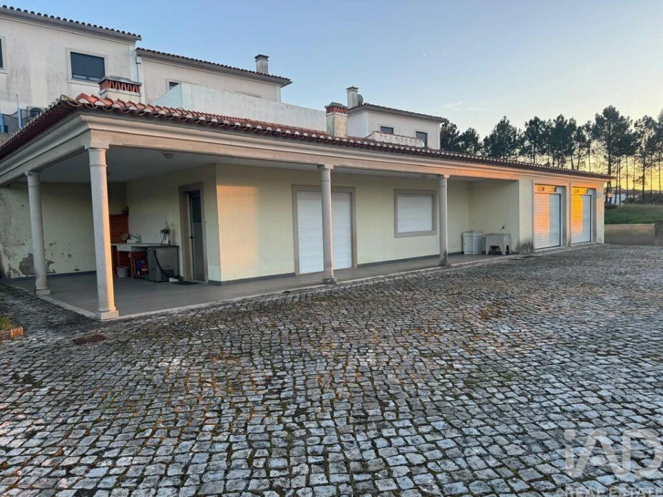 Moradia T3 para Venda em Valado dos Frades Foto 27