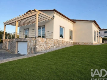 Moradia T3 para Venda em Valado dos Frades