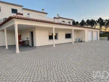 Moradia T3 para Venda em Valado dos Frades
