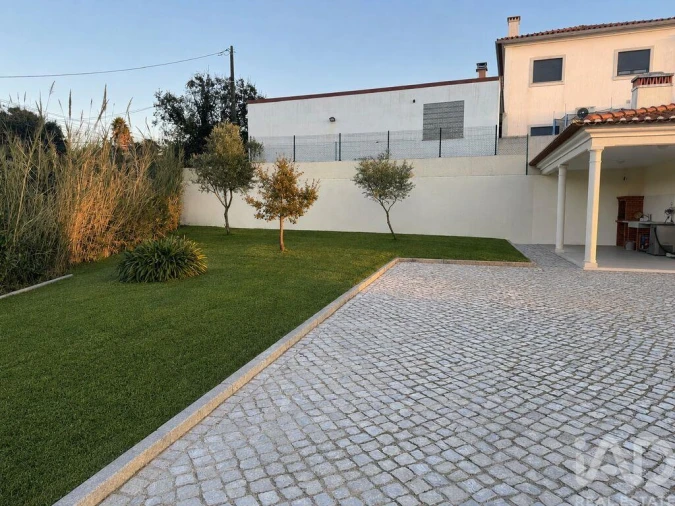 Moradia T3 para Venda em Valado dos Frades Foto 5