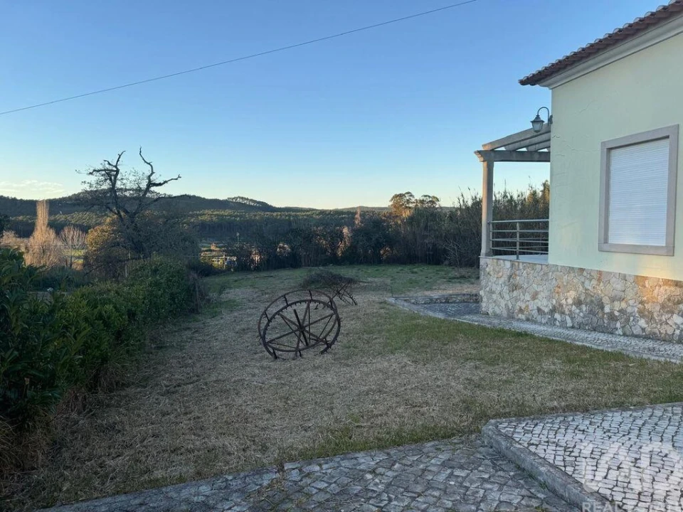 Moradia T3 para Venda em Valado dos Frades Foto 3