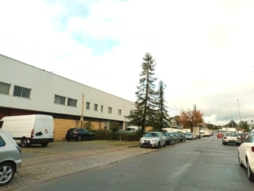 Armazém para Venda em Selho (São Jorge)