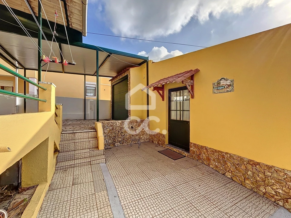 Moradia T2 para Venda em Peral Foto 9