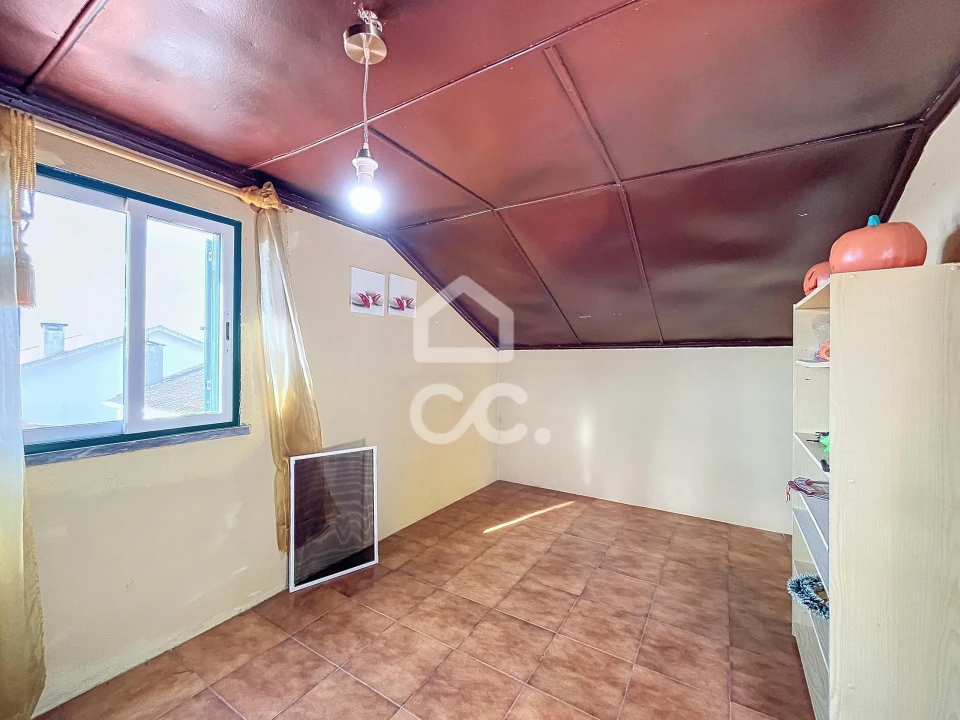Moradia T2 para Venda em Peral Foto 39