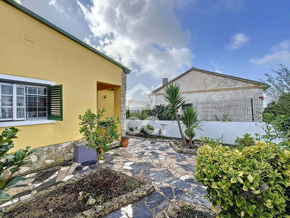 Moradia T2 para Venda em Peral Foto 6