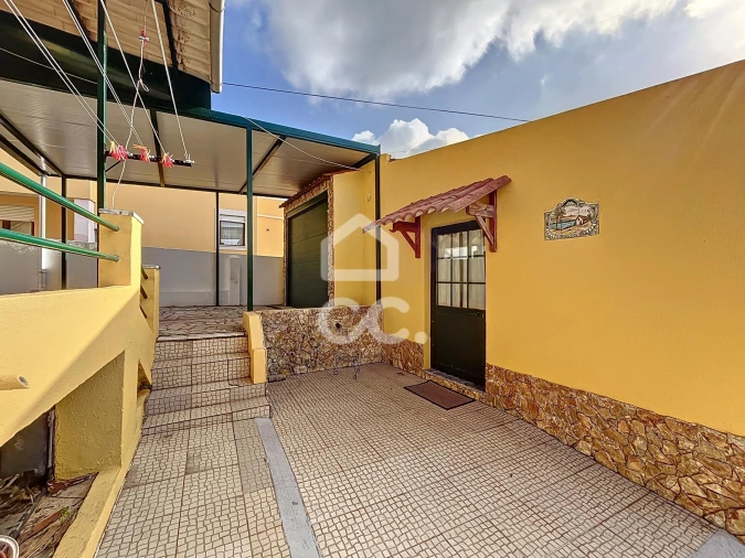 Moradia T2 para Venda em Peral Foto 9