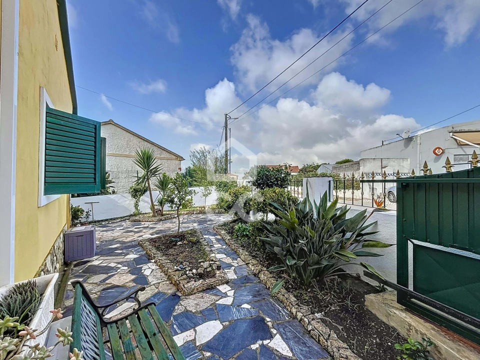 Moradia T2 para Venda em Peral Foto 8