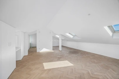 Moradia T8 para Venda em Albufeira e Olhos de Água