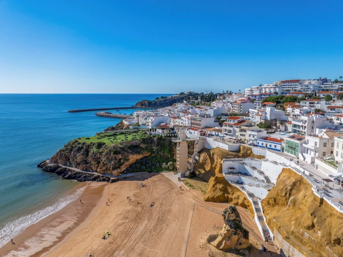 Moradia T8 para Venda em Albufeira e Olhos de Água Foto 8