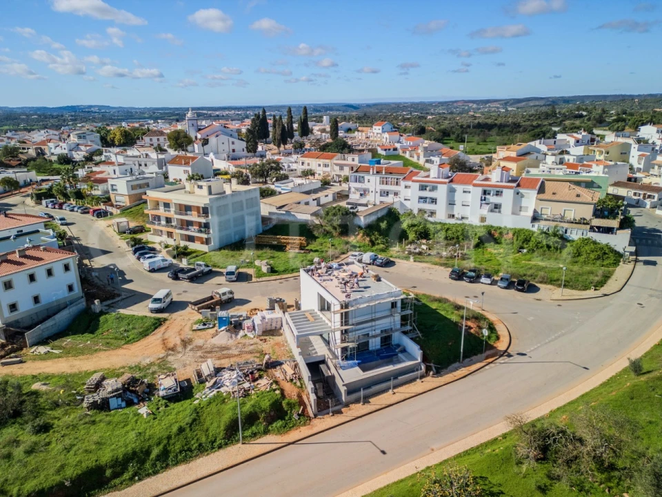 Moradia T4 para Venda em Mexilhoeira Grande Foto 8