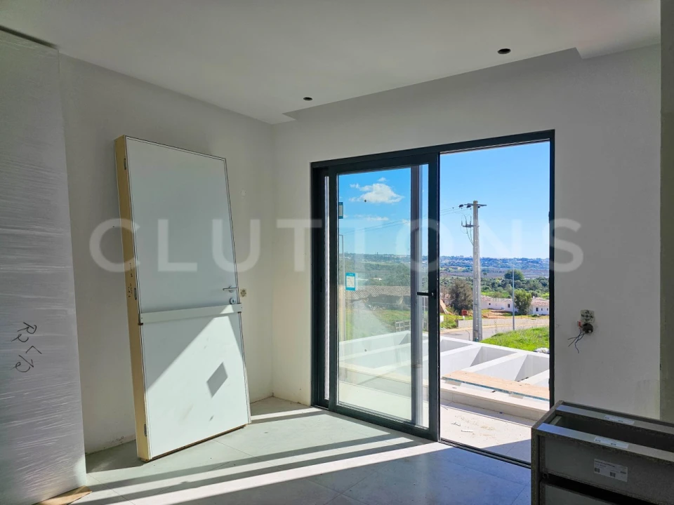 Moradia T4 para Venda em Mexilhoeira Grande Foto 25