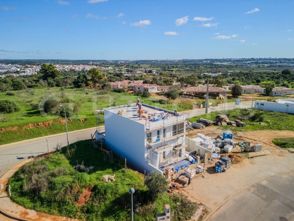 Moradia T4 para Venda em Mexilhoeira Grande Foto 38