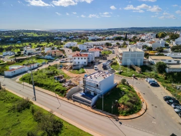 Moradia T4 para Venda em Mexilhoeira Grande