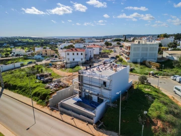 Moradia T4 para Venda em Mexilhoeira Grande