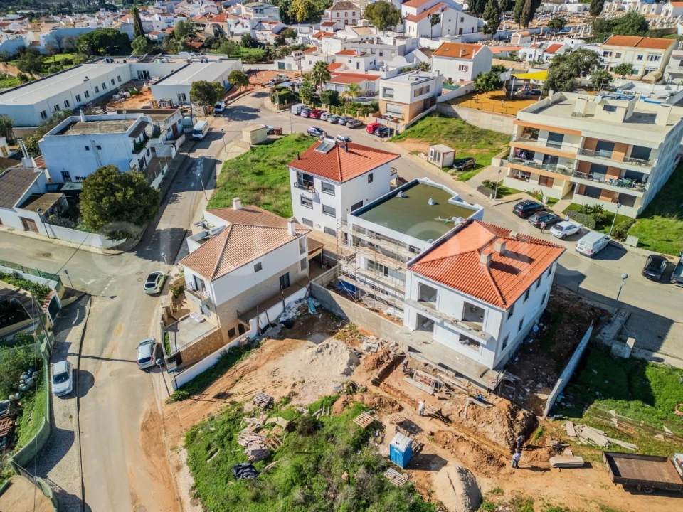 Moradia T3 para Venda em Mexilhoeira Grande Foto 17