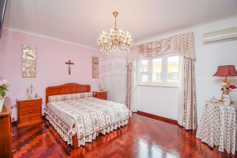 Moradia T5 para Venda em Santa Barbara Foto 20