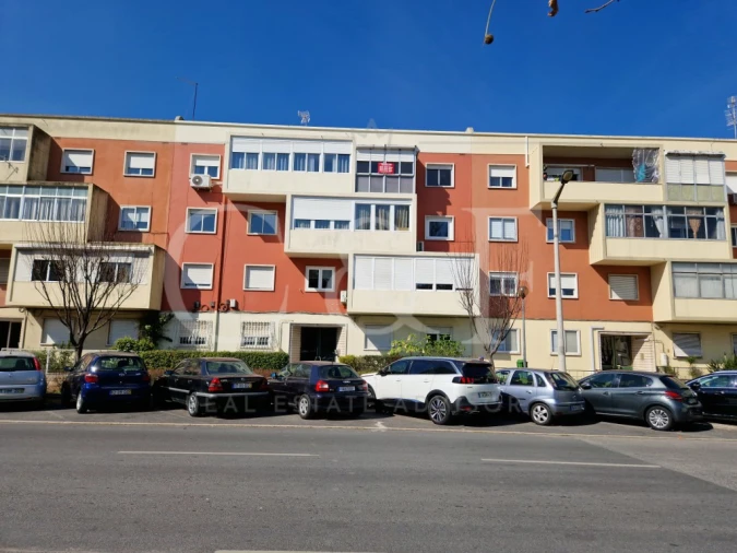 Apartamento T2 para Venda em Pontinha e Famões Foto 1