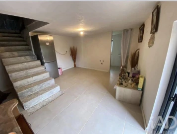 Moradia T5 para Venda em Mentrestido