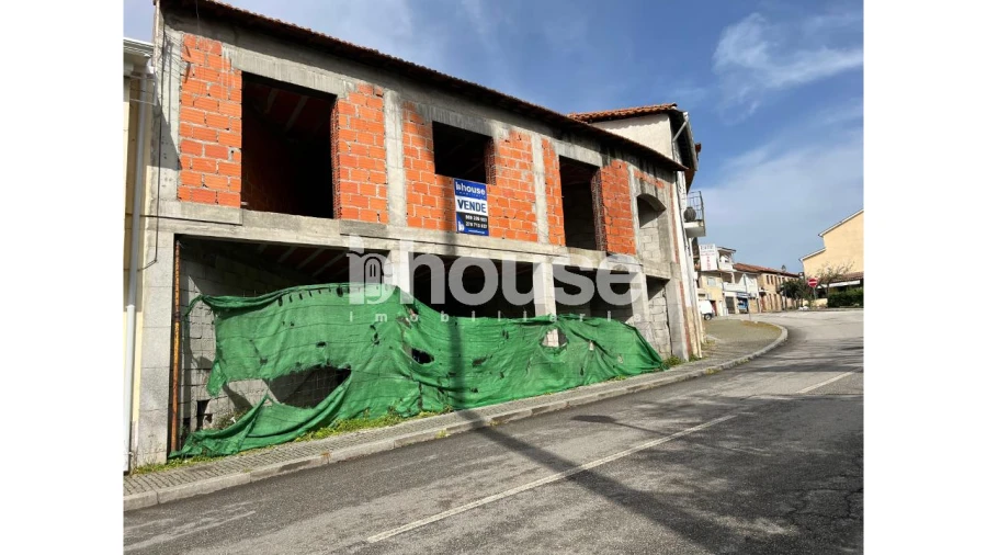 Moradia T5 para Venda em Torre de D. Chama Foto 3