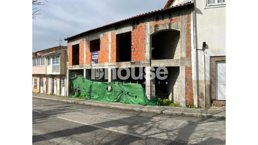 Moradia T5 para Venda em Torre de D. Chama Foto 4