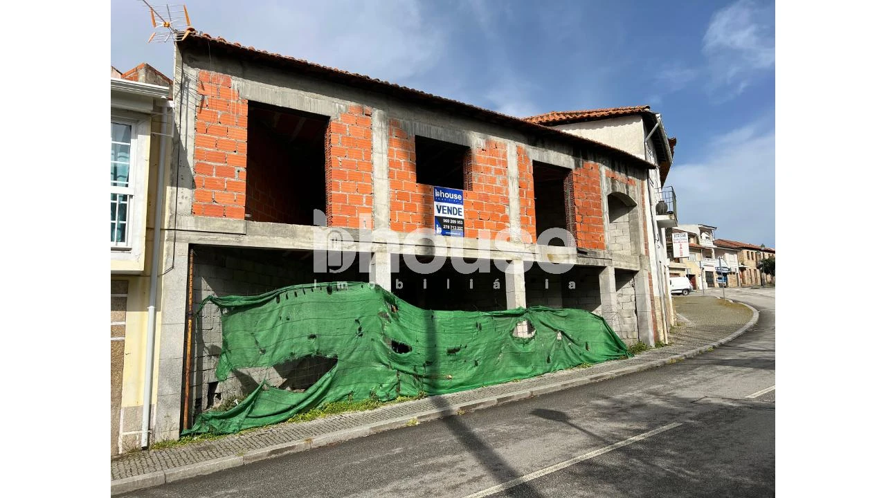 Moradia T5 para Venda em Torre de D. Chama Foto 2