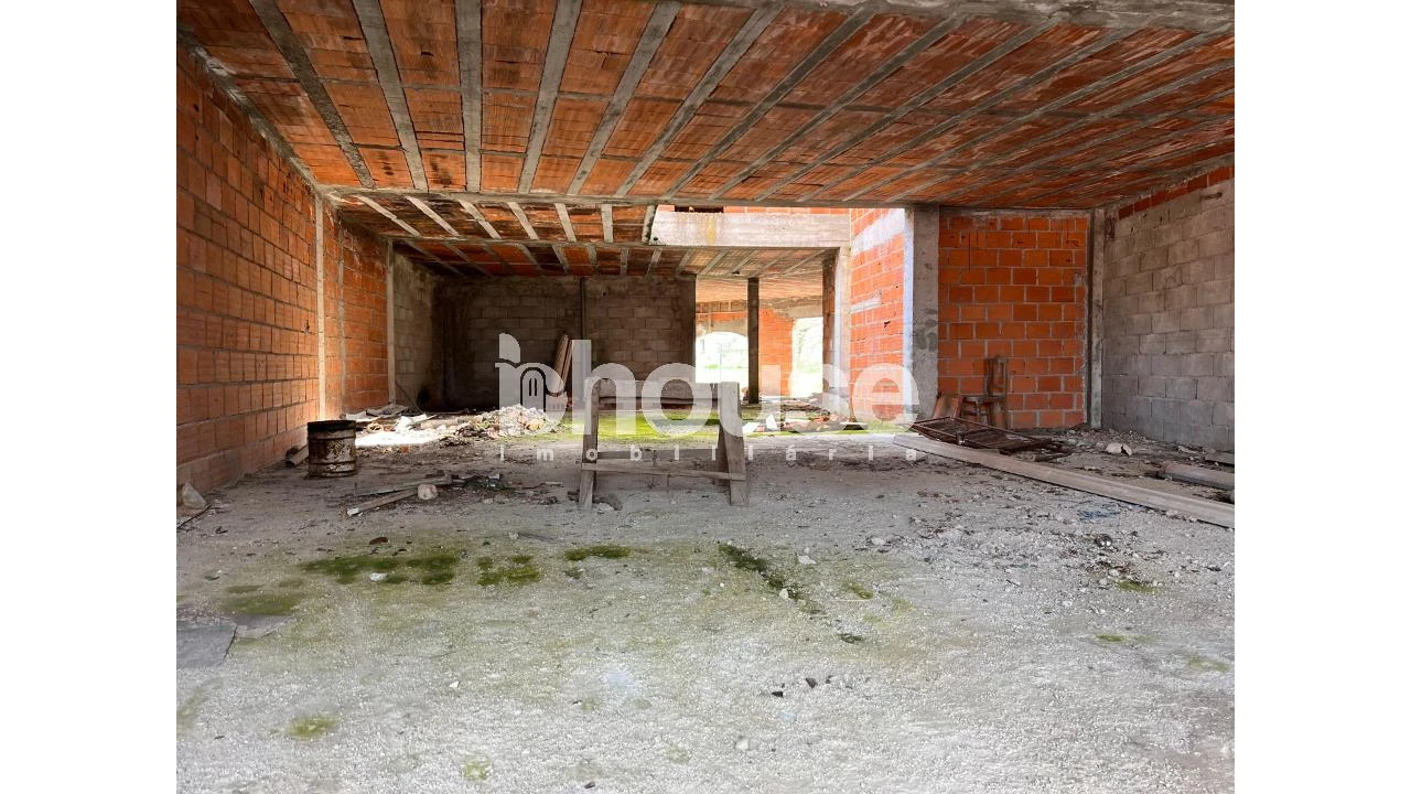 Moradia T5 para Venda em Torre de D. Chama Foto 10