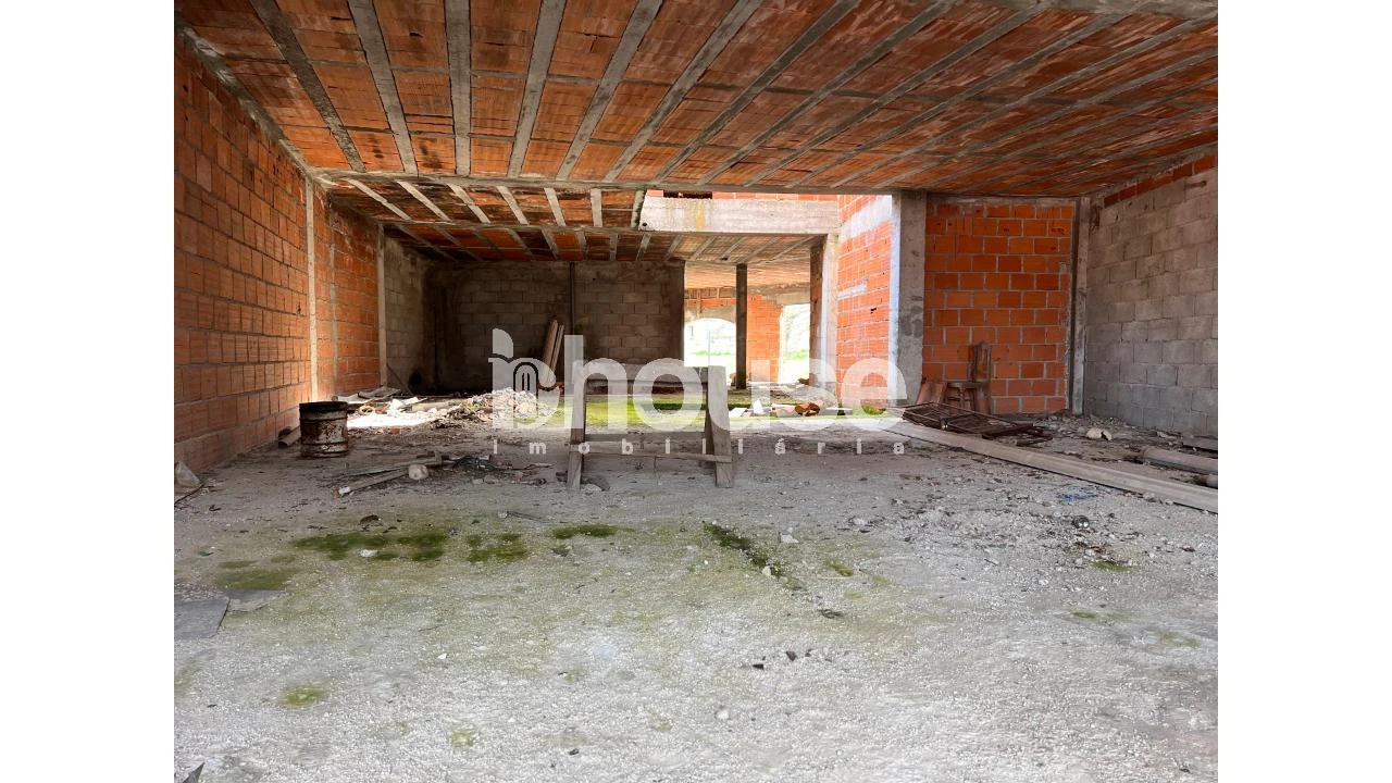 Moradia T5 para Venda em Torre de D. Chama Foto 11