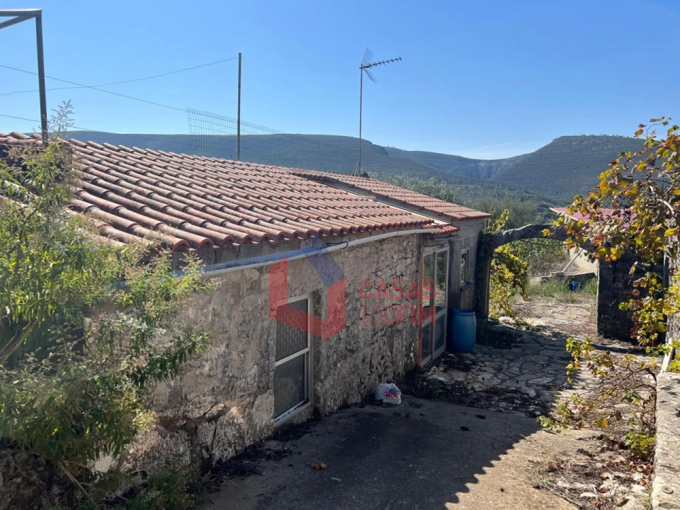 Moradia T3 para Venda em Alvados e Alcaria Foto 1