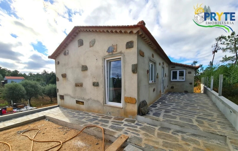 Quinta T4 para Venda em Castelo Foto 5