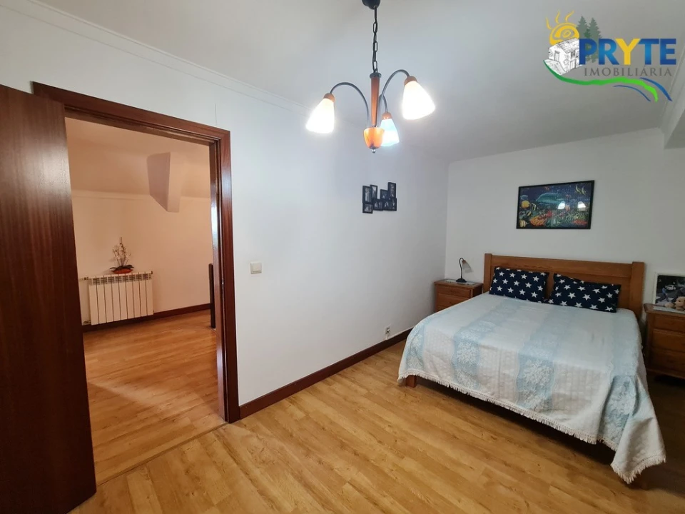 Moradia T4 para Venda em Vila Cã Foto 31