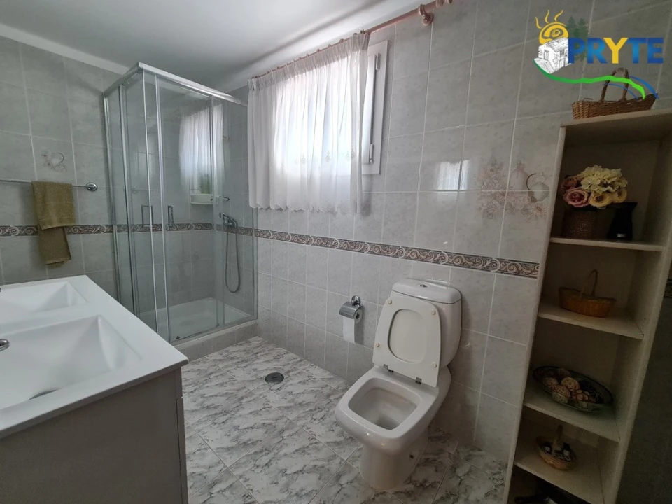 Moradia T4 para Venda em Vila Cã Foto 32