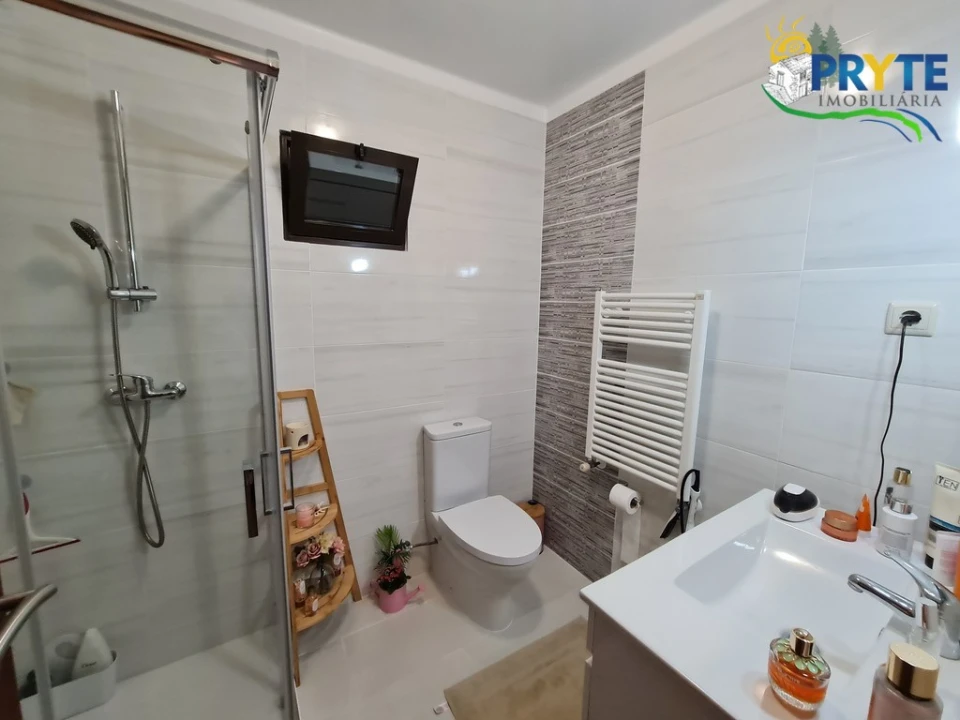 Moradia T4 para Venda em Vila Cã Foto 39