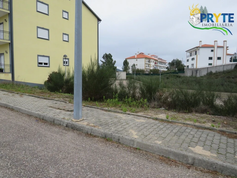 Terreno para Venda em Vila de Rei Foto 2