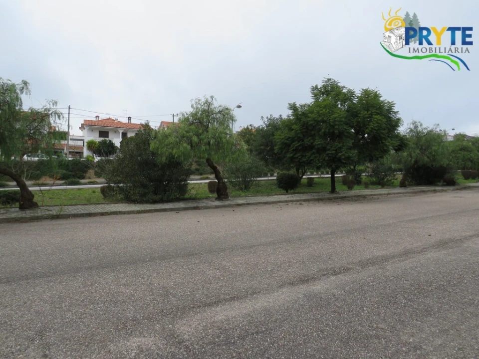 Terreno para Venda em Vila de Rei Foto 9