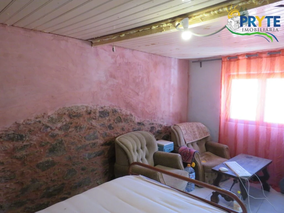 Moradia T1 para Venda em Gois Foto 3