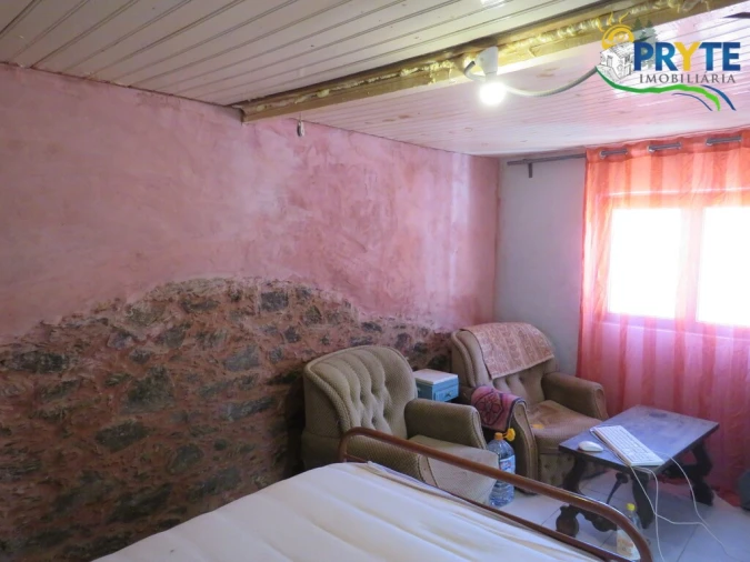 Moradia T1 para Venda em Gois Foto 3