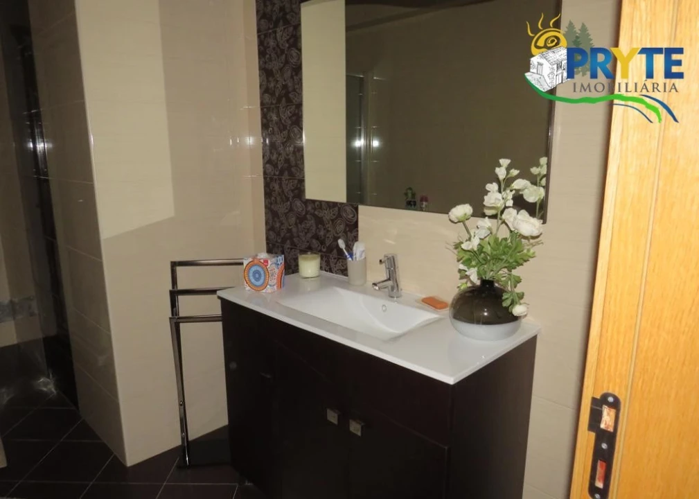 Moradia T5 para Venda em Troviscal Foto 39