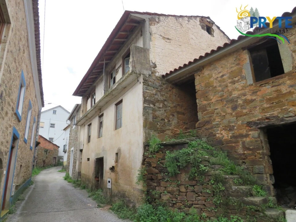 Moradia T6 para Venda em Varzea dos Cavaleiros Foto 1