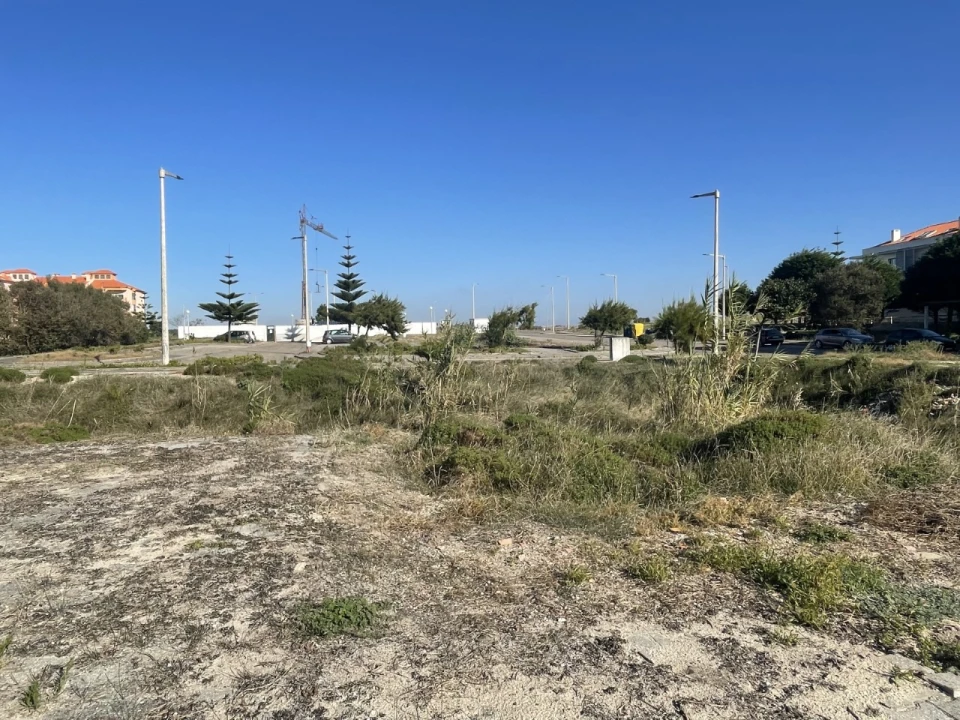 Terreno P/ Prédio para Venda em Atouguia da Baleia Foto 1