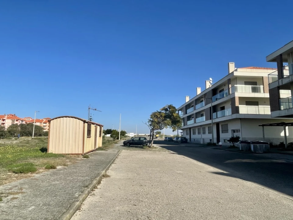 Terreno P/ Prédio para Venda em Atouguia da Baleia Foto 5