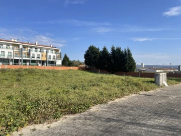 Terreno para Venda em Campelos e Outeiro da Cabeça