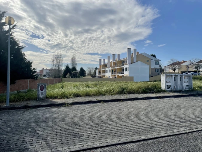 Terreno para Venda em Campelos e Outeiro da Cabeça Foto 2