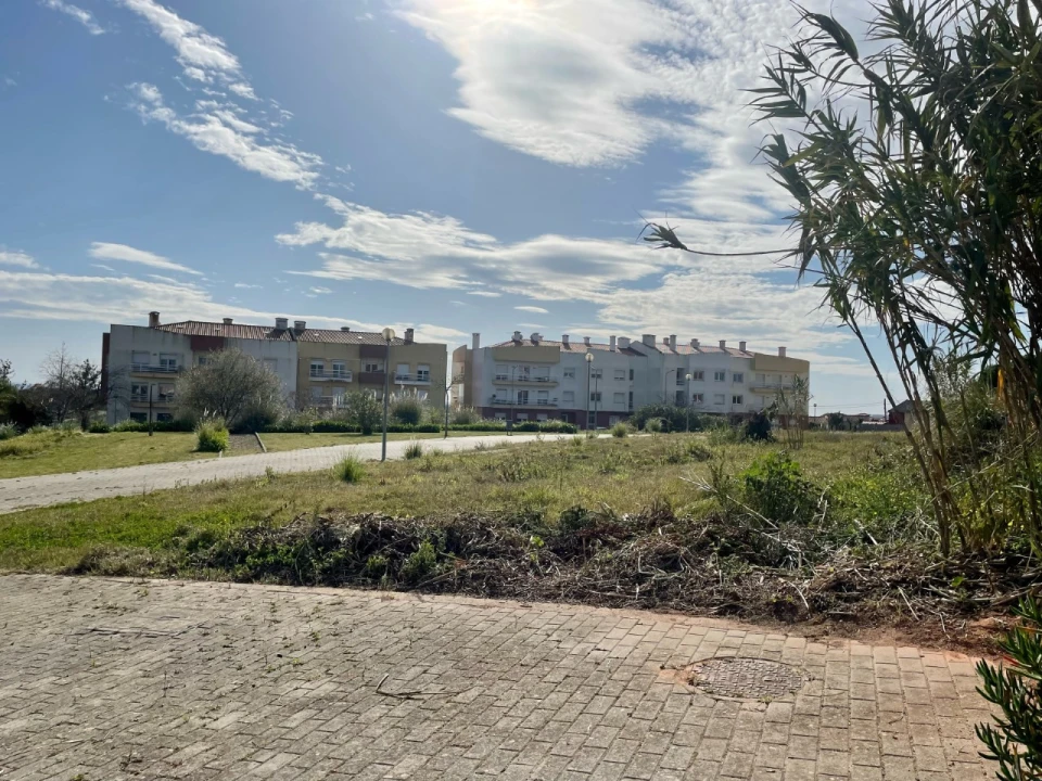 Terreno para Venda em Campelos e Outeiro da Cabeça Foto 1