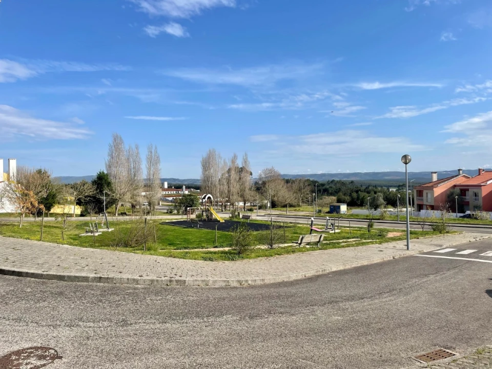 Terreno para Venda em Campelos e Outeiro da Cabeça Foto 2