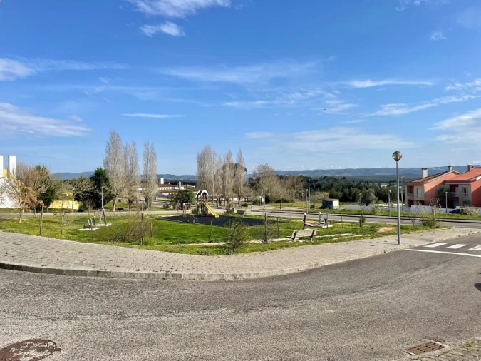 Terreno para Venda em Campelos e Outeiro da Cabeça Foto 2